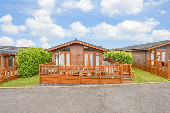 2-bed caravan on Wateringbury Road East Malling, West Malling, £220,000