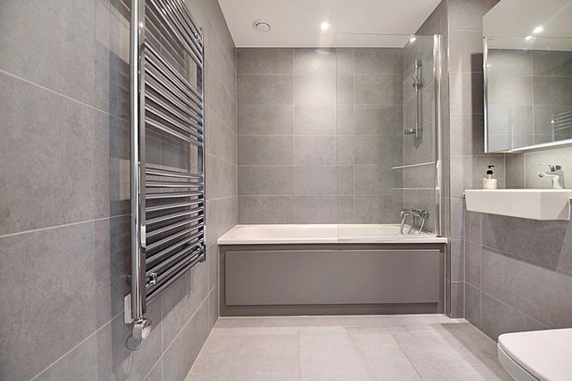 Bathroom_Pic_ (2).Jpg