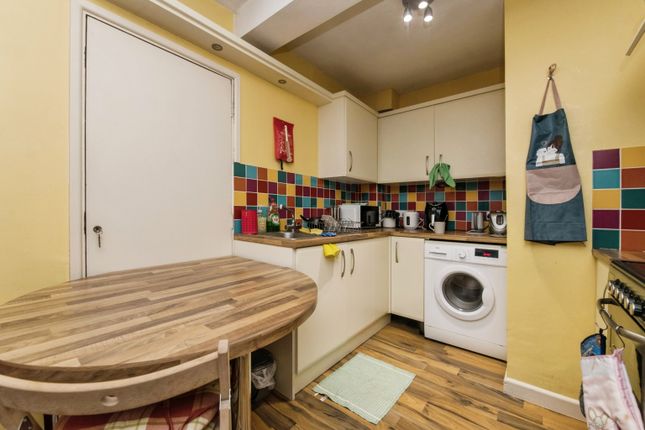 Flat 5, 2, Richmond Road, Exeter photo 4