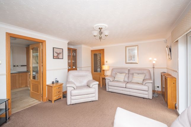 20, Woodburn Way, Cumbernauld photo 4