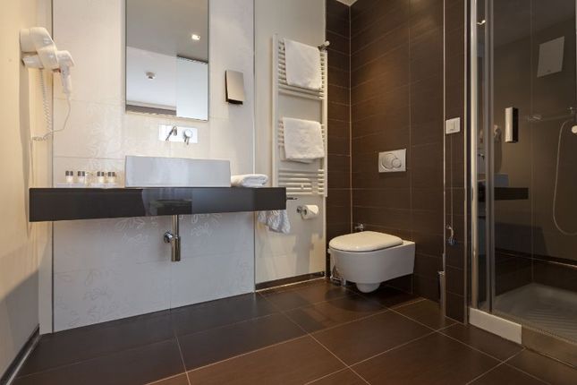 Flat for sale in Waterside Apartments, Minshull St, Manchester