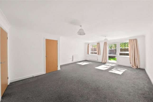10, Admiralty Close, West Drayton photo 4