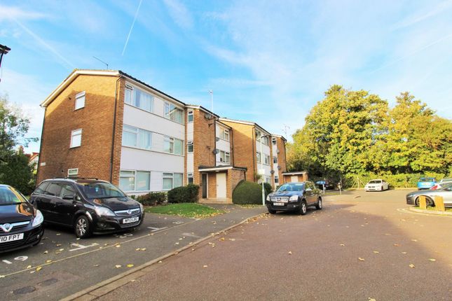 Flat to rent in High Road, Broxbourne