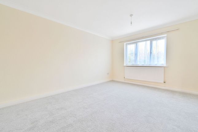 Fairlands Avenue, Guildford, Guildford photo 2