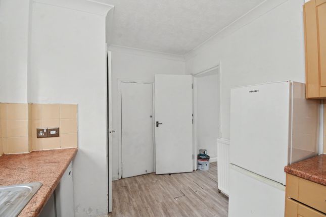 71 Moreland Avenue, Colnbrook photo 5