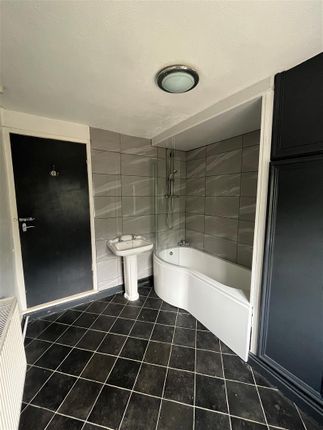 Merchant Bathroom.Jpg