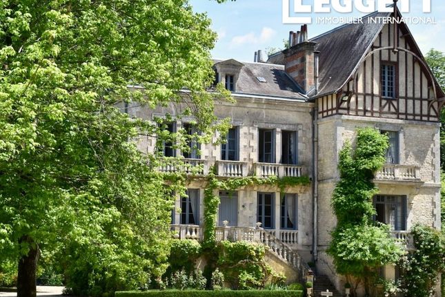 Thumbnail Villa for sale in Surgères, Charente-Maritime, Nouvelle-Aquitaine