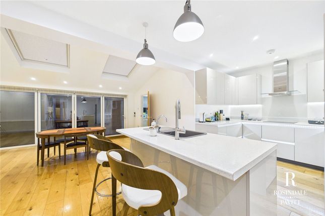20 Godalming Avenue, Wallington photo 3