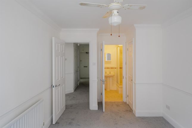 Flat to rent in Milton House, 75 Little Britain, London