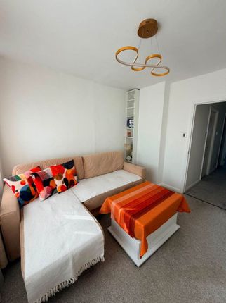43 Lampeter Square, London photo 4