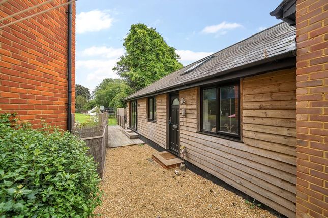 Thumbnail Detached bungalow to rent in Gallowstree Common, South Oxfordshire
