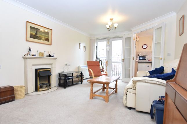 Flat for sale in Rymans Court, Didcot, Oxfordshire