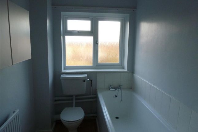 25, Priory Crescent, AYLESBURY photo 4