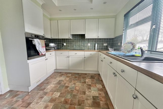 10, Greenlawns, St. Osyth Road East, Little Clacton photo 3