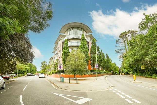 Flat for sale in Constitution Hill, Woking