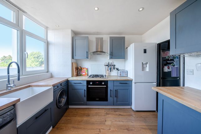 Flat 31 Elmore House,, Loughborough Estate, London photo 4