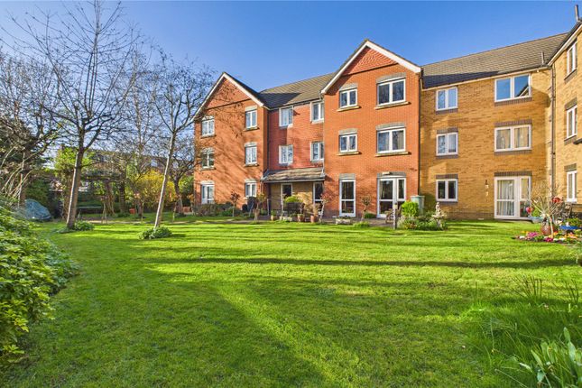 40, Hart Dene Court, Surrey photo 2