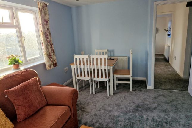 124A Hawthorn Way, Shepperton photo 3