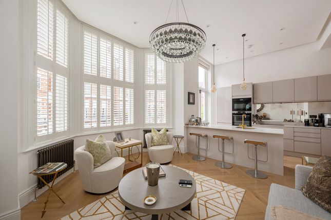 Flat for sale in Bolton Gardens, London