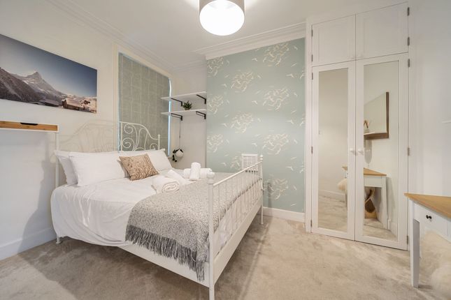 150b Kennington Lane, London photo 4