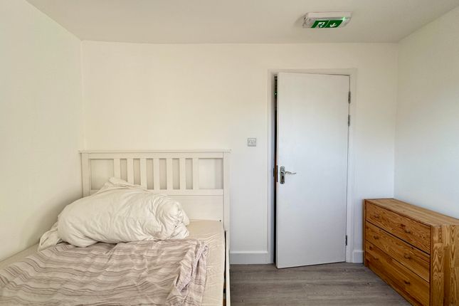 346, Regents Park Road, London photo 3