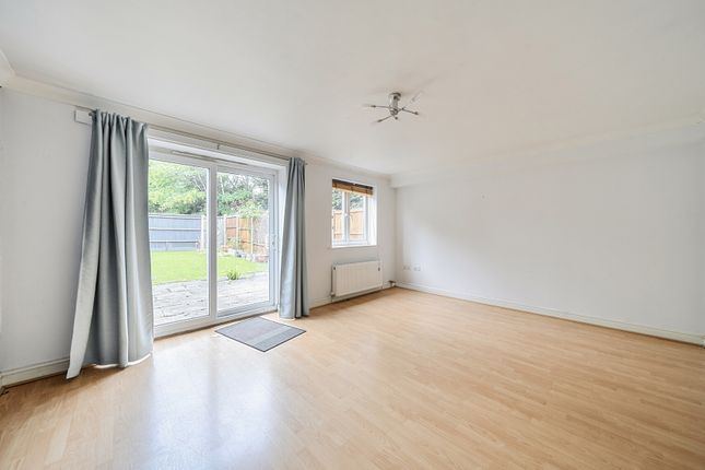267, Garth Road, Morden photo 4