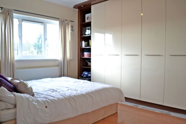 25, Cranley Road, Newbury Park photo 5