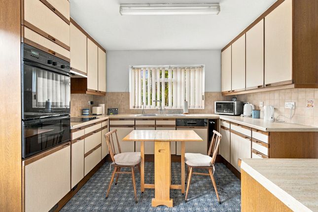 39 Gainsborough Drive, Ascot photo 3