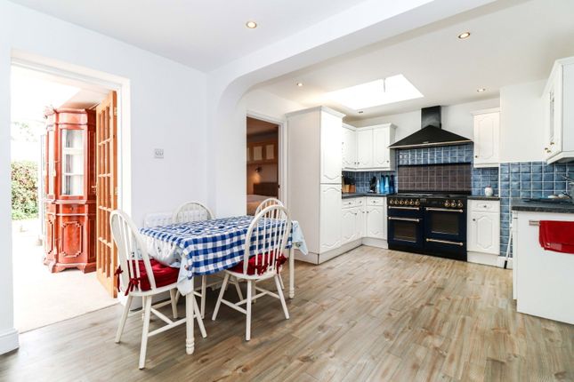 22, Crabbe Crescent, Chesham photo 4