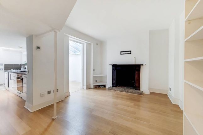 Flat to rent in Northchurch Road, Islington, London