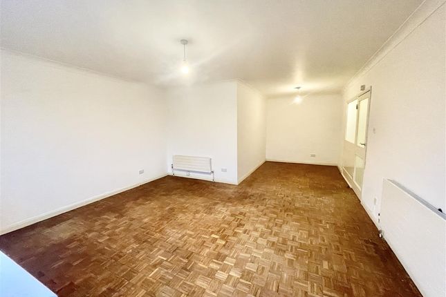 Flat 2,, Mardon, Westfield Park, Pinner photo 4