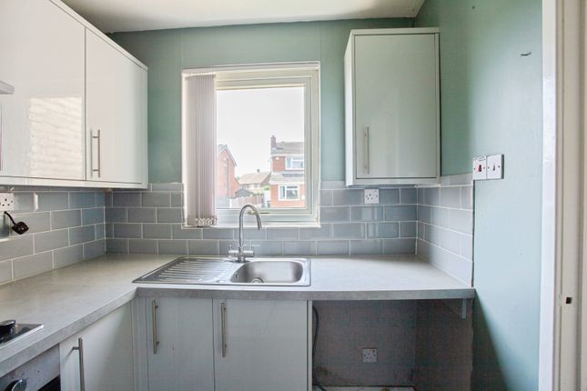 13, Hunters Way, Sheffield photo 4