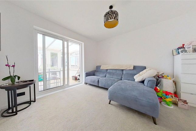 31, Holmbush Way, West Sussex photo 3
