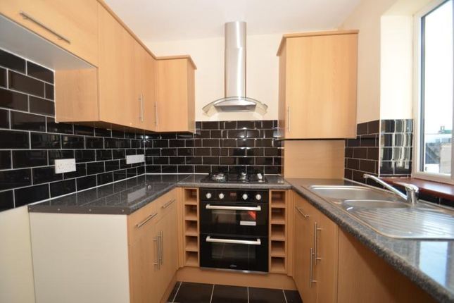 Flat to rent in High Street Colliers Wood, Colliers Wood, London