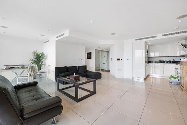 Flat for sale in Queens Town Road, Wandsworth, London