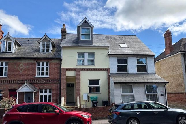 1-bed flat on London Road, Berkshire, £275,000
