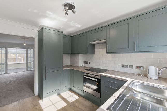 8 Lindwall Court, Worksop photo 3