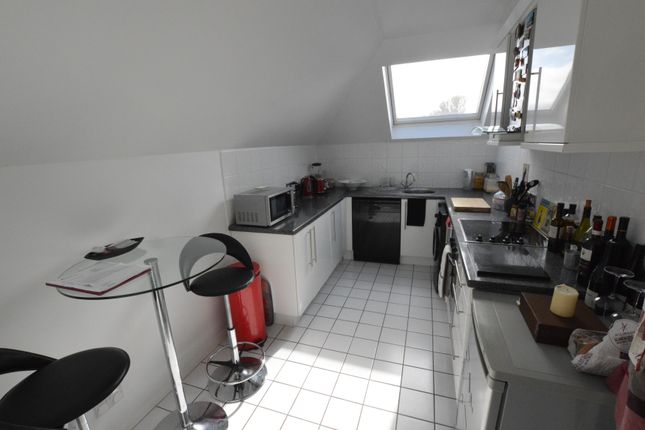 14, Syon Court Park View Close, St Albans photo 3