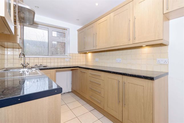 14 Hamble Court, Hamble Road, Lancing photo 4