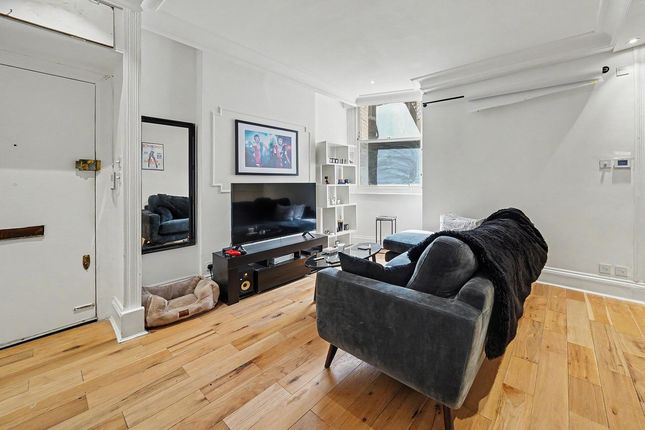 Flat A, 47 Cumberland Mansions, Seymour Place, London photo 3