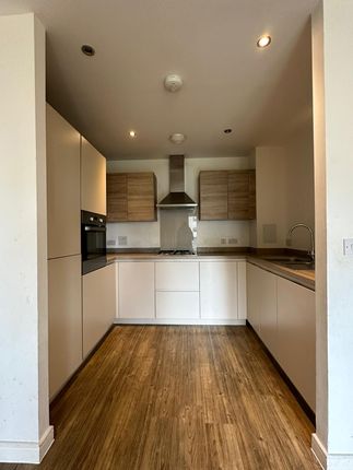 Flat to rent in Handley Page Road, Barking