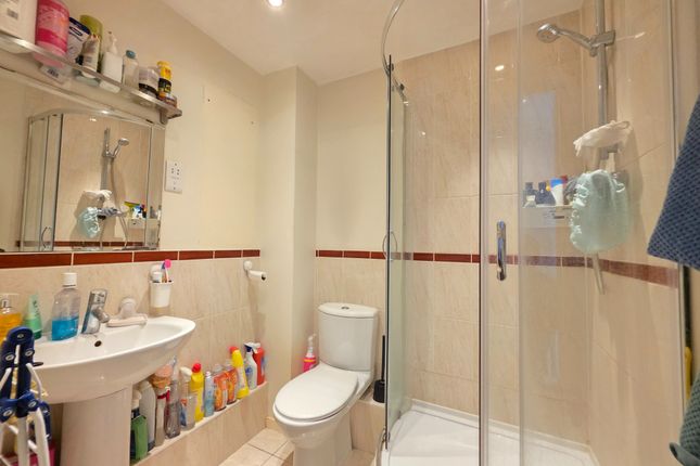 Flat 21 Essence Court 112, The Avenue, Greater London photo 4
