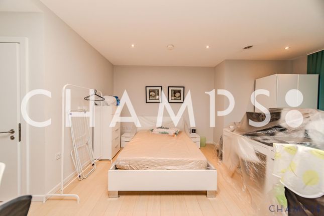301 Lantana Heights, 1 Glasshouse Gardens, London photo 5