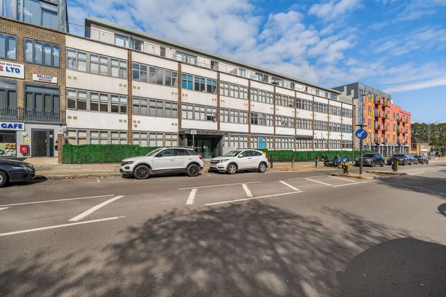 Imperial Drive, Rayners Lane photo 4