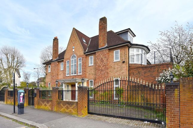 Beachcroft 18R Manor House Drive (21).Jpg
