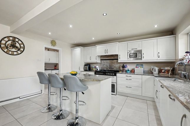 13, Woodlands, Chatham photo 3