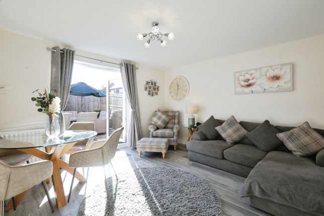26, Drooper Drive, Stratford-upon-Avon photo 2