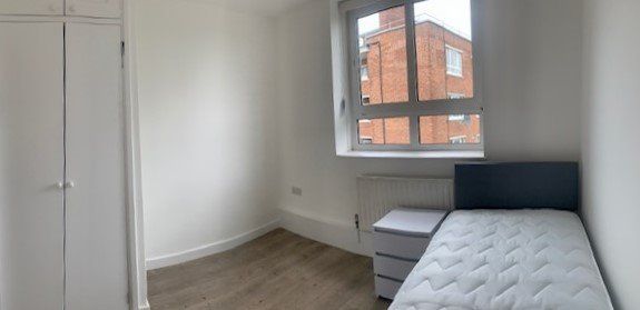 Flat to rent in Boundary Road, London