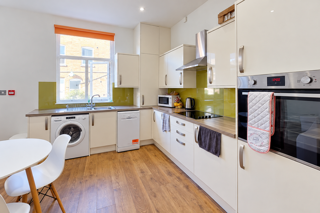 22 Norwood Place, Leeds photo 2