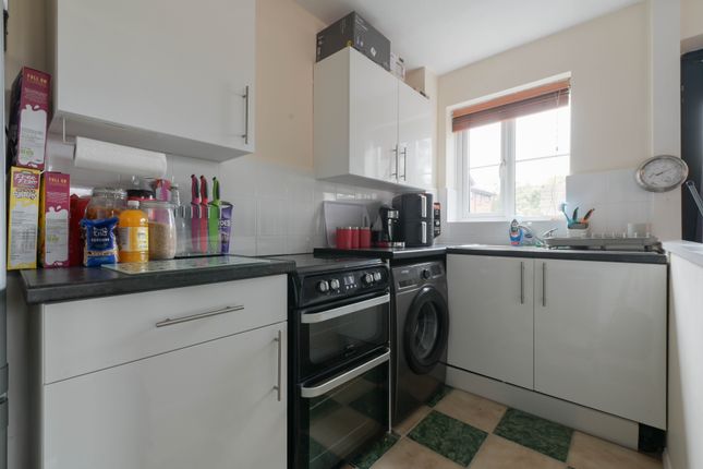 13, Danetree Close, Epsom photo 4